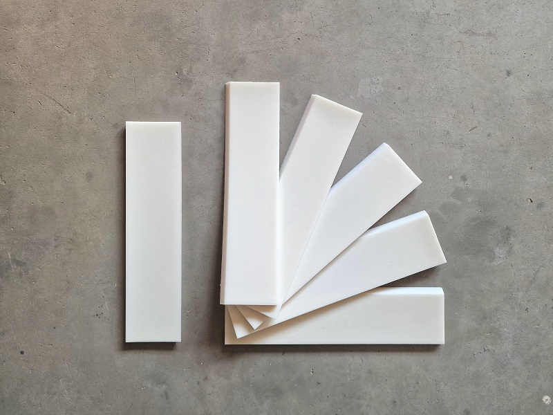 polyuretanový břit