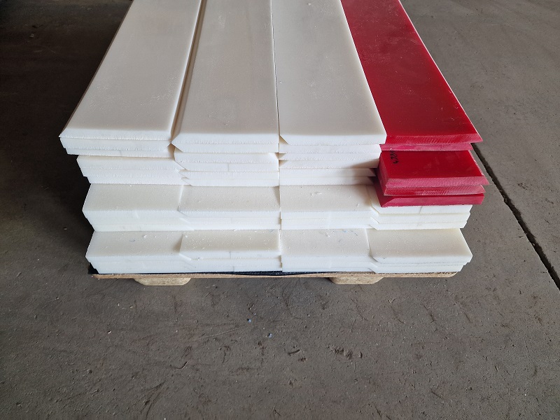 polyuretanový břit