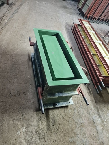 forma na betonové květináče