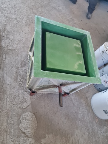 forma na betonové květináče