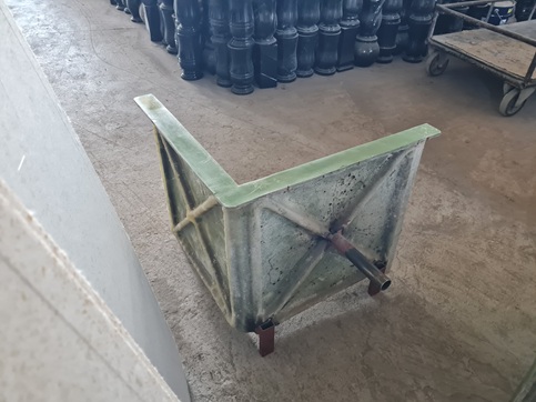 forma na betonové květináče