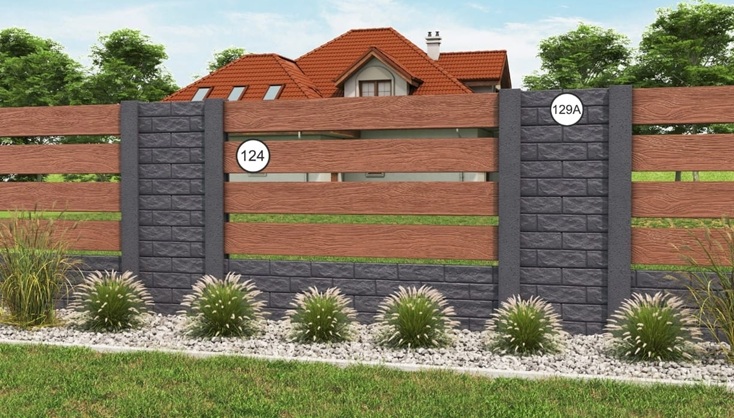 formy na betonové ploty - ukázka hotového plotu