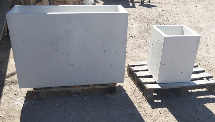 hotové betonové květináče